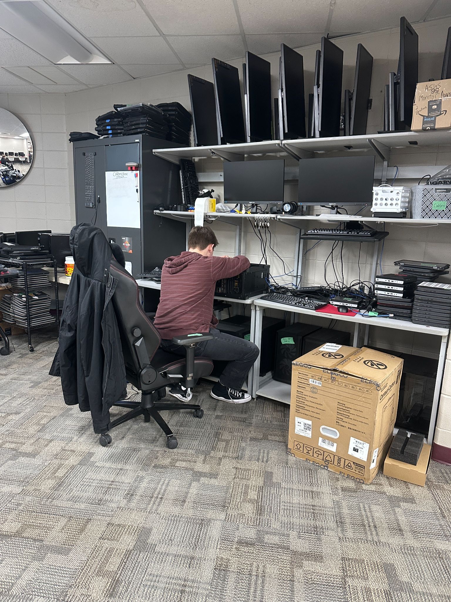 Apprentices collaborating